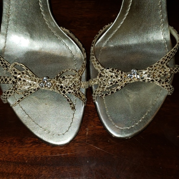 Guess Gold ankle strap sandal - Picture 3 of 7